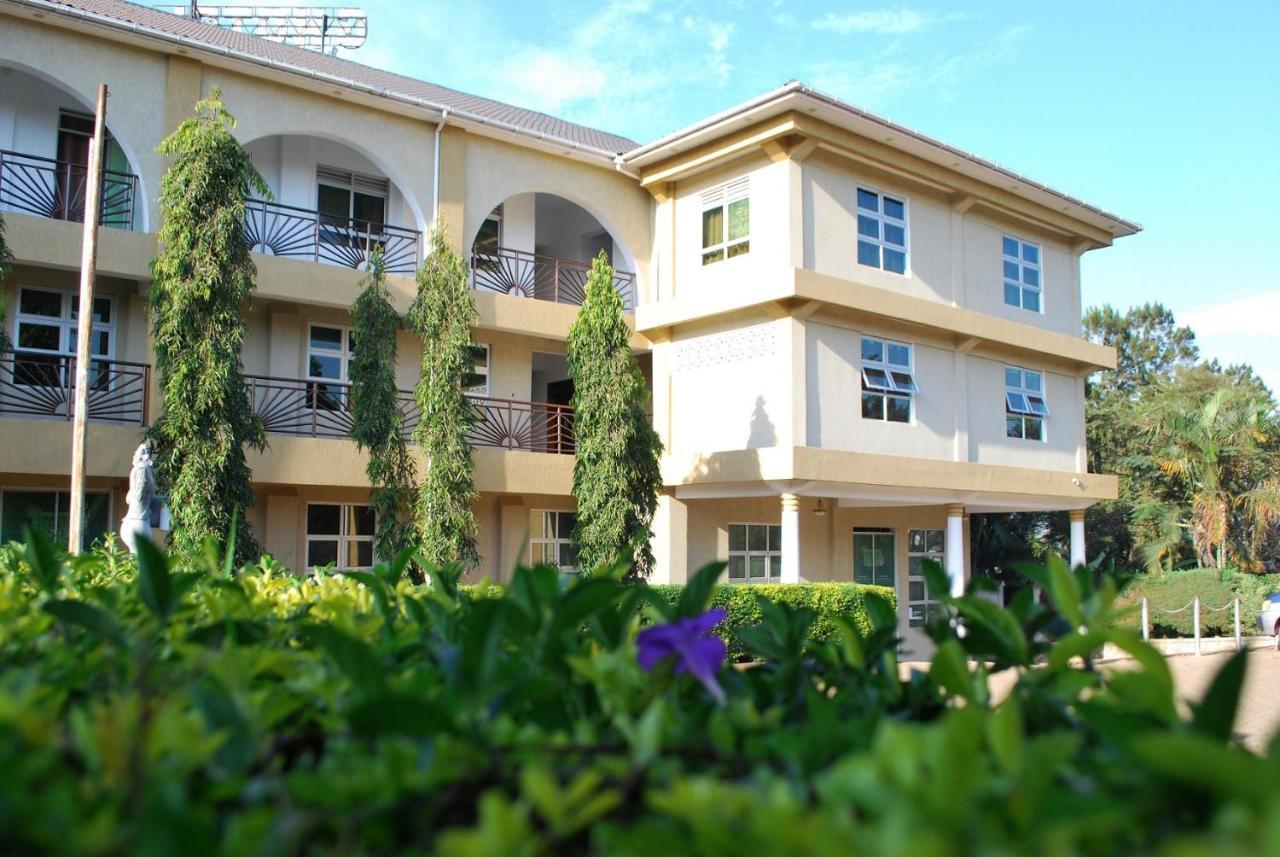 Garden Courts Hotel Masaka Buitenkant foto