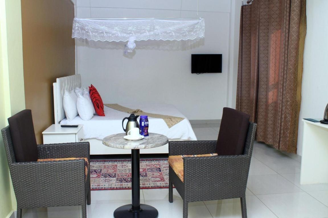 Garden Courts Hotel Masaka Buitenkant foto
