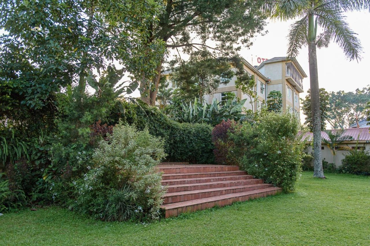 Garden Courts Hotel Masaka Buitenkant foto