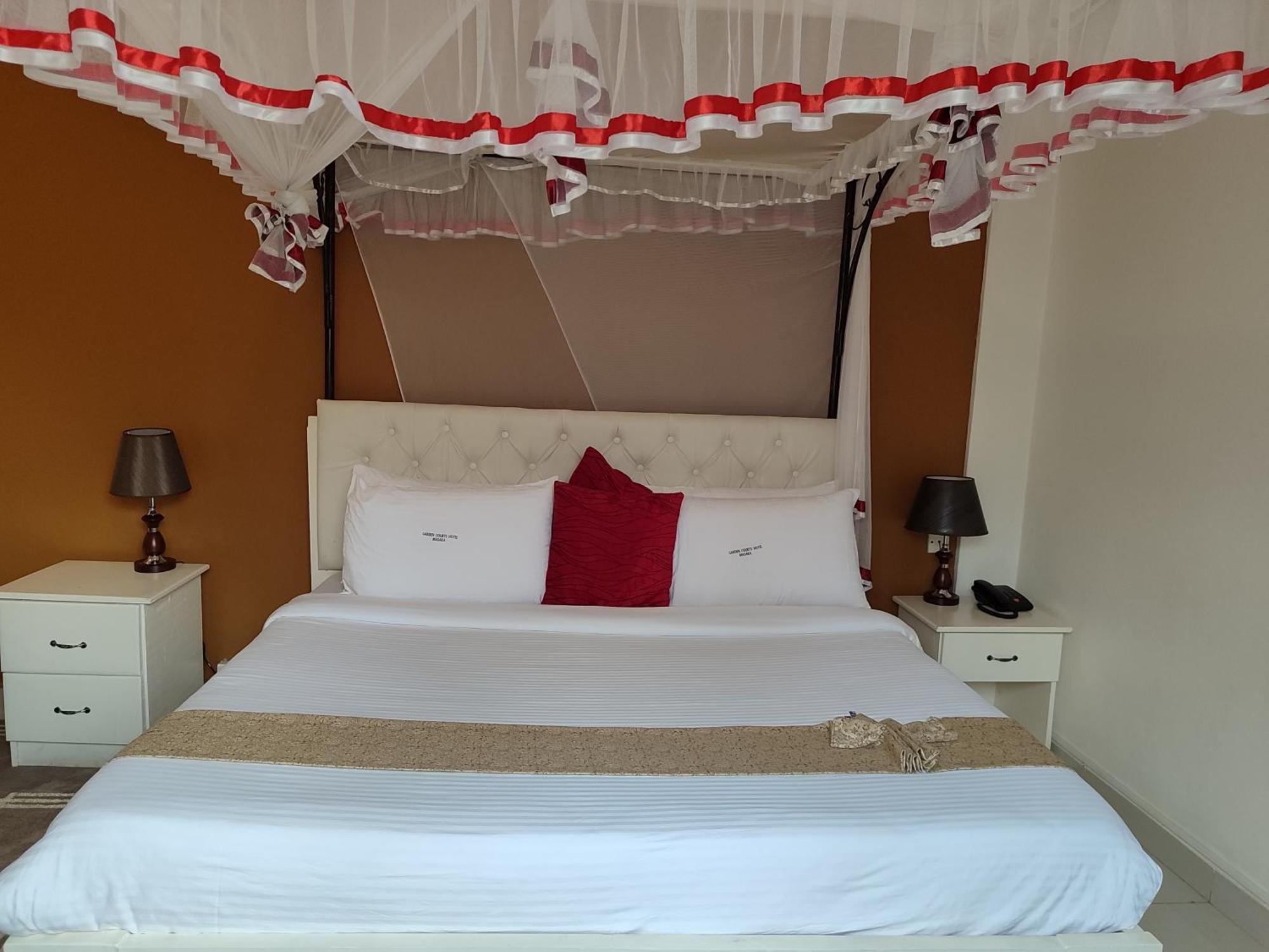 Garden Courts Hotel Masaka Buitenkant foto