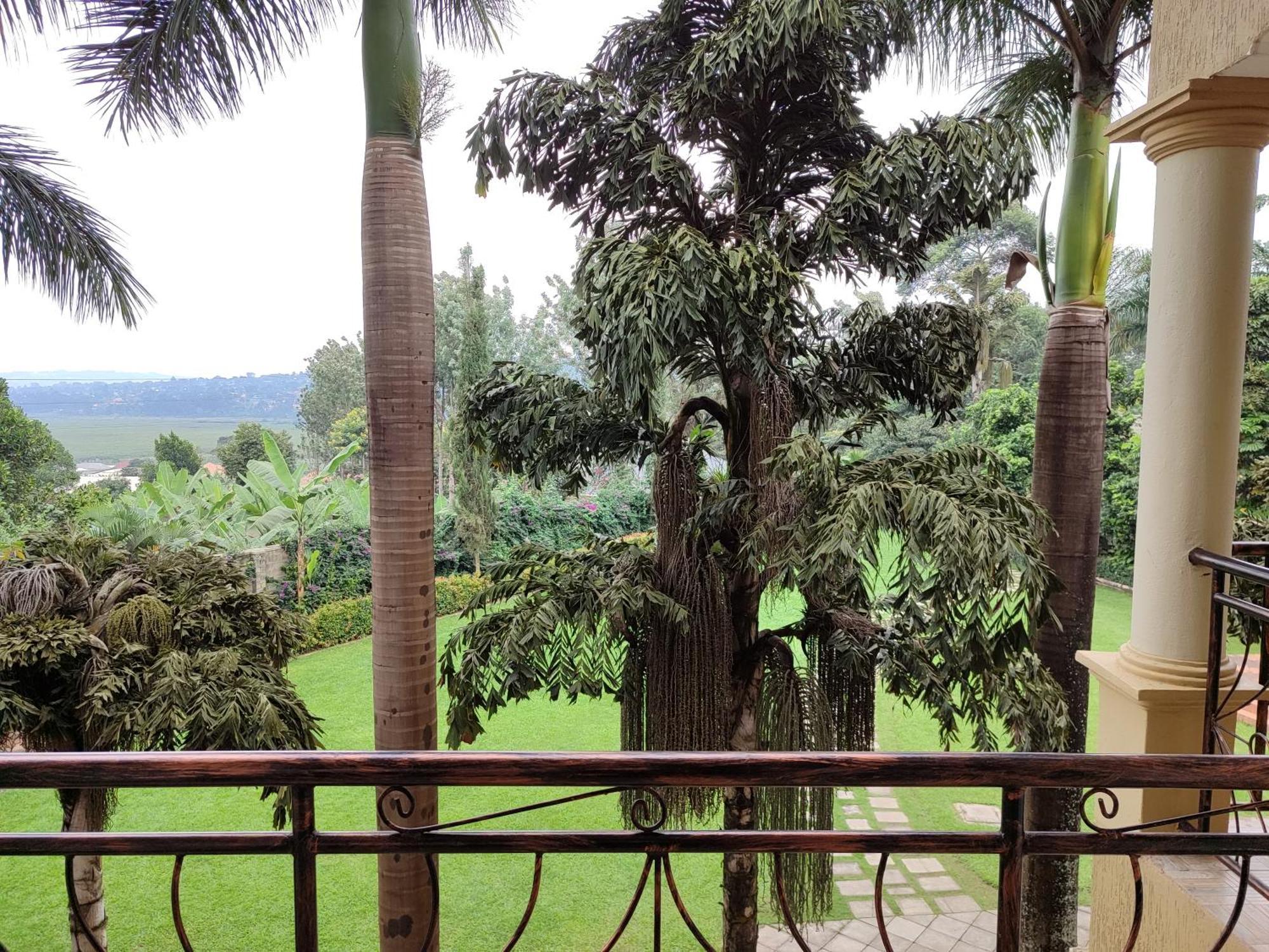 Garden Courts Hotel Masaka Buitenkant foto