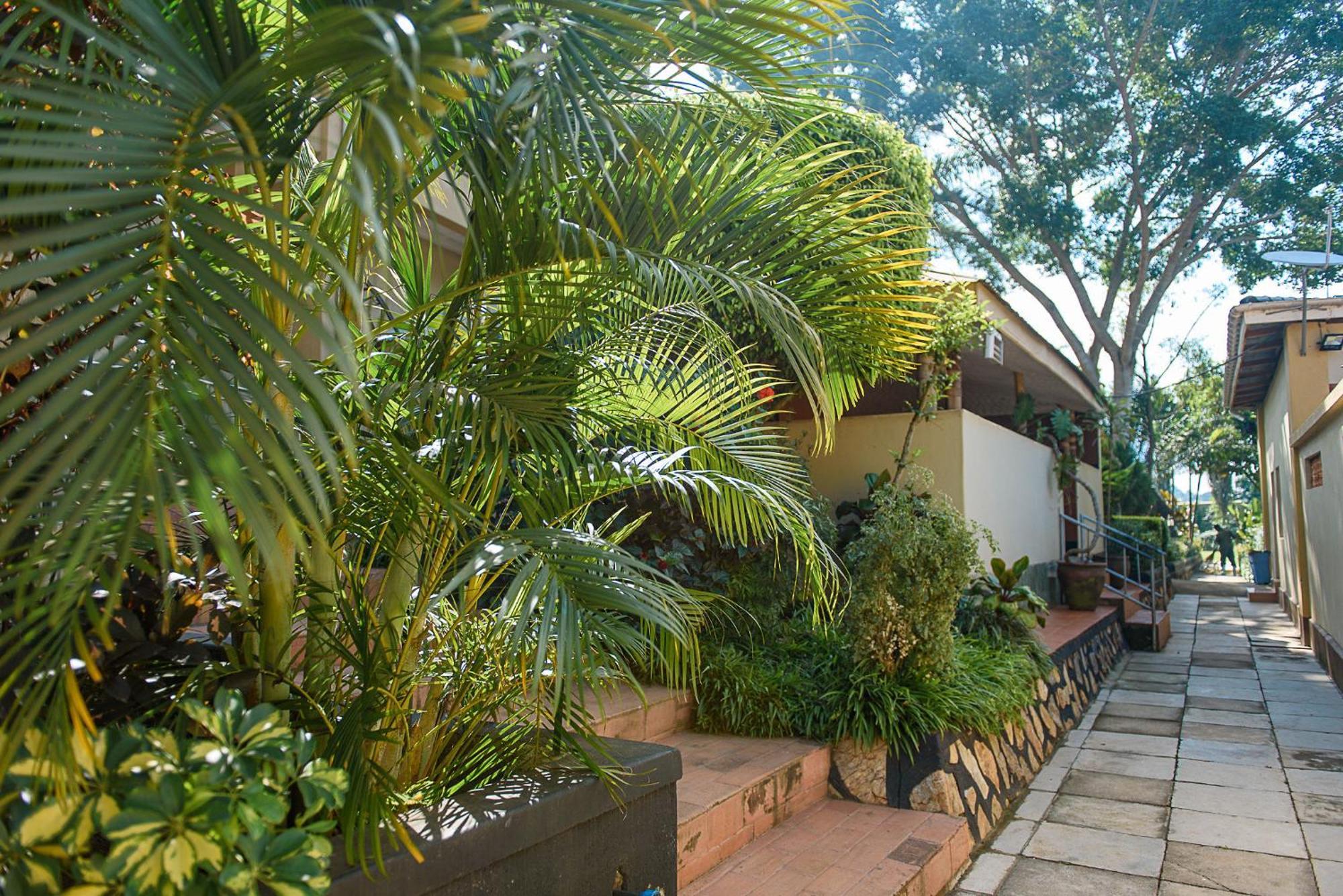 Garden Courts Hotel Masaka Buitenkant foto