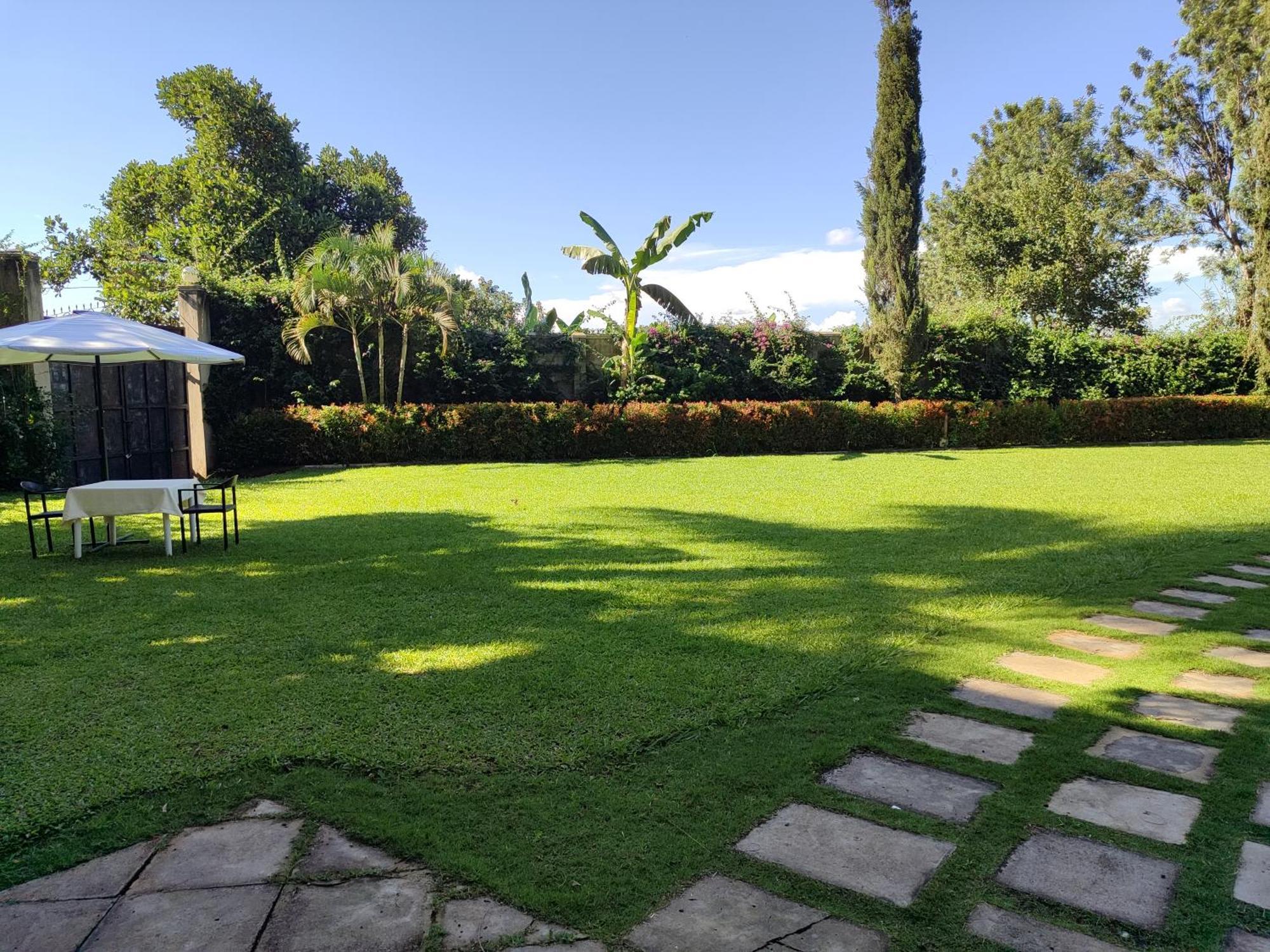 Garden Courts Hotel Masaka Buitenkant foto