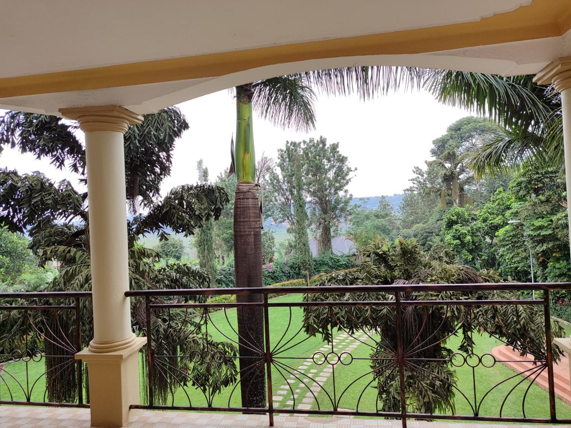 Garden Courts Hotel Masaka Buitenkant foto