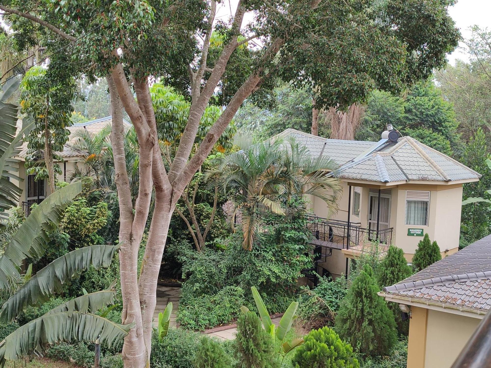 Garden Courts Hotel Masaka Buitenkant foto